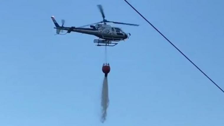 Ein Helikopter kümmerte sich um die Nachlöscharbeiten.