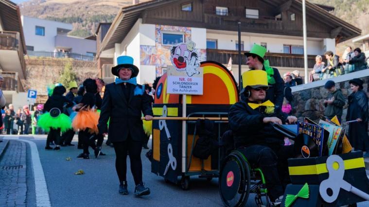 Fasching in Schlanders begeisterte.