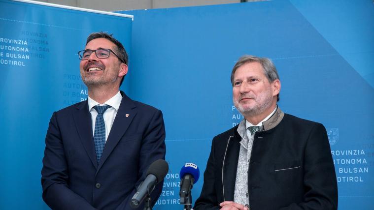 Landeshauptmann Arno Kompatscher und EU-Kommissar Johannes Hahn trafen sich am Mittwoch zum Gespräch.