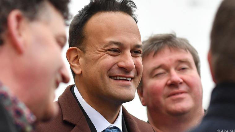 Leo Varadkars Fine Gael ist hauchdünn in Führung.