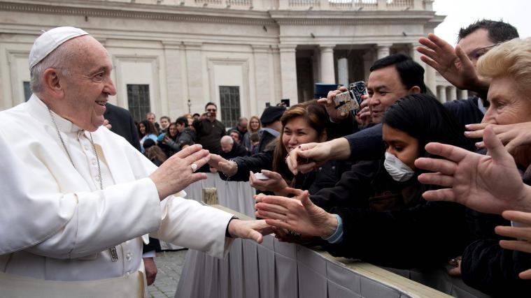 Papst Franziskus scheute nicht vor engem Kontakt mit den Gläubigen zurück.