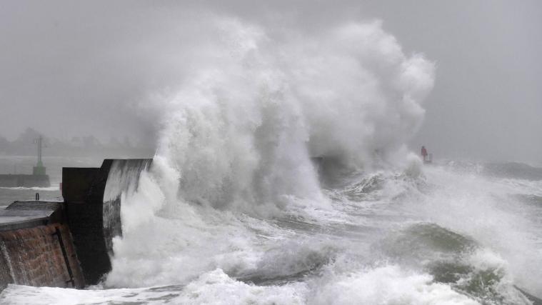 Sturmtief „Ciara“, in Deutschland „Sabine“ genannt, wütet in Frankreich.