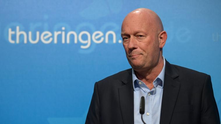 Thomas Kemmerich, neugewählter Ministerpräsident von Thüringen, hat seinen angekündigten Rücktritt vorerst noch aufgeschoben.
