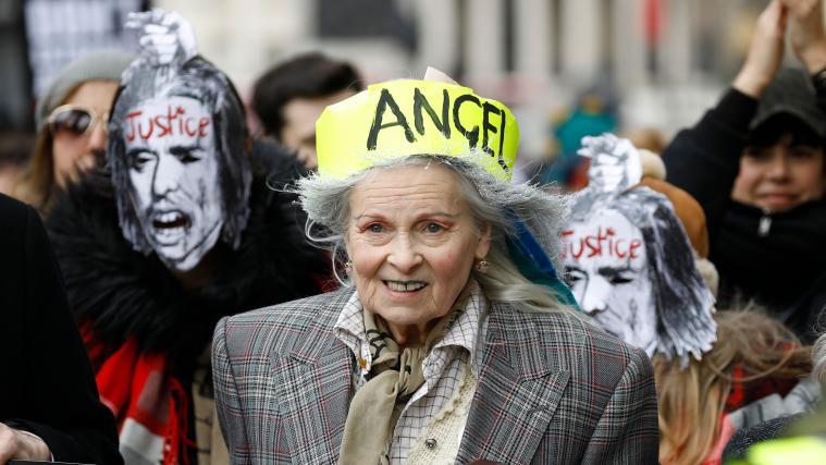 Unter den Demonstranten befand sich auch Modedesignerin Vivienne Westwood.