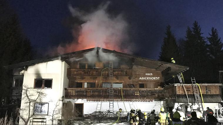 Zunächst brannte ein Stadel, ehe die Flammen auf das Haus übergriffen.