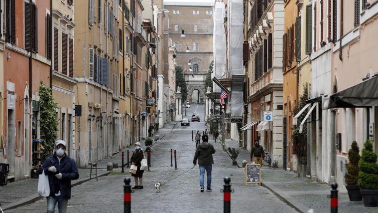 Das Coronavirus hat Italien weiter fest im Griff, im ganzen Land herrschen Ausgangssperren. Hier ein Bild aus Rom.