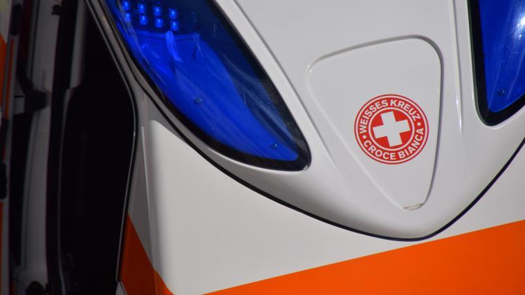 Der Bauer wurde vom Weißen Kreuz Sterzing ins Krankenhaus gebracht.
