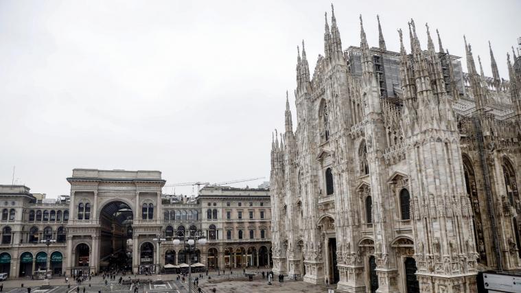 Der Domplatz ist wie viele andere beliebte Touristenziele in Mailand weiterhin wie ausgestorben.