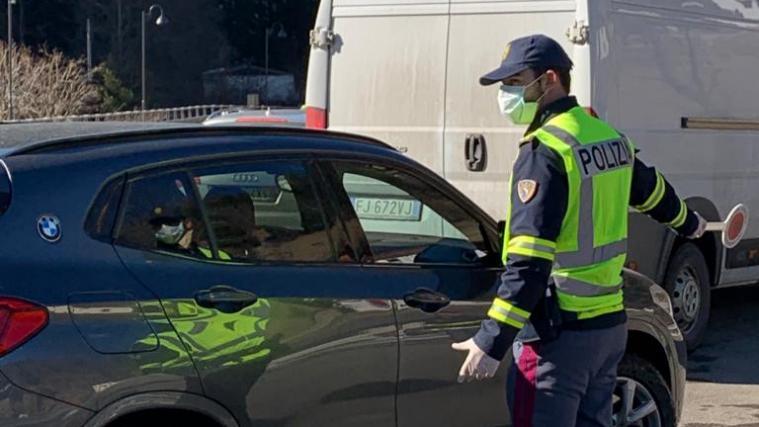 Die Corona-Straßenkontrollen haben am Mittwoch begonnen.
