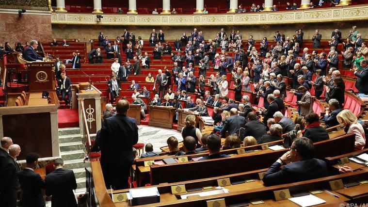 Die französische Opposition wendet sich gegen den Kurs der Macron-Regierung.