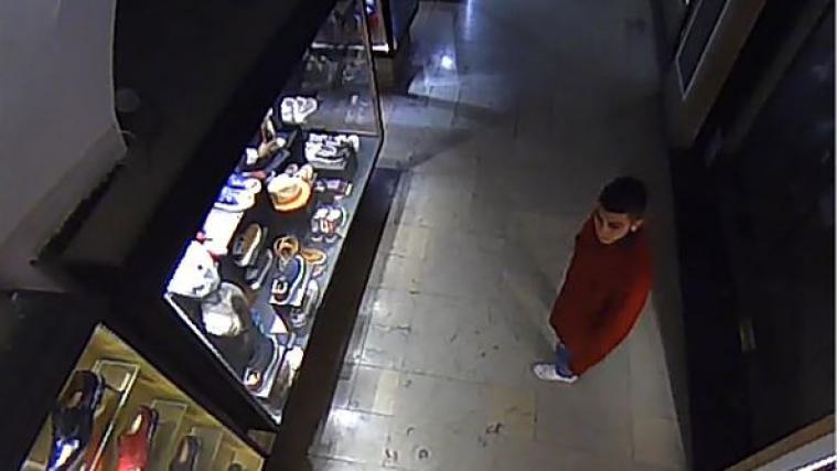 Die Videoaufnahmen vom Einbruchversuch beim Schuhgeschäft Rizzolli.