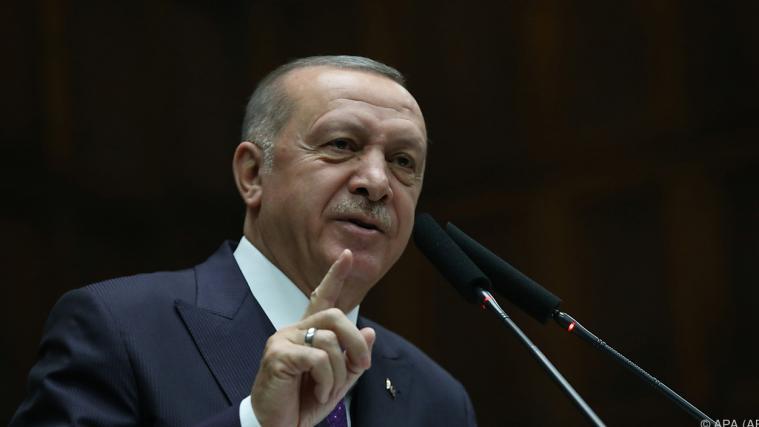 Erdogan droht mit Militäreinsatz gegen syrische Armee.