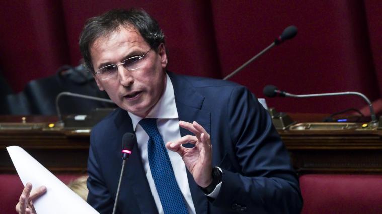 Francesco Boccia kündigt eine Verlängerung des Produktionsstops an.