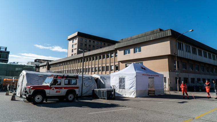 Im Krankenhaus von Bozen hat es den ersten Todesfall im Zusammenhang mit dem Coronavirus gegeben.
