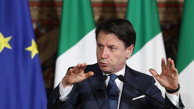 Italien sperrt weiter zu, nachdem in den letzten 24 Stunden über 800 Menschen wegen des Coronavirus gestorben sind. Im Bild: Ministerpräsident Giuseppe Conte während seiner Rede an die Nation.