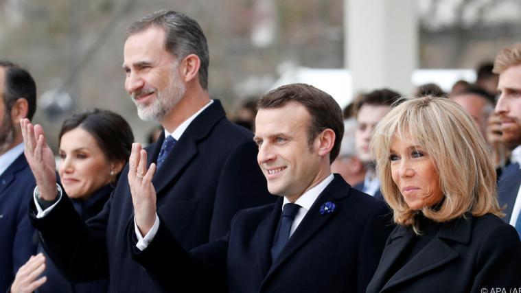 König Felipe VI. und Frankreichs Präsident Macron bei Gedenken in Paris.
