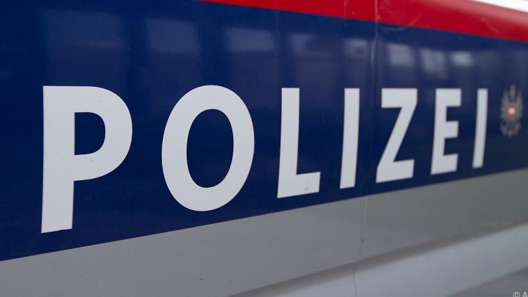 Mindestens 130 Opfern konnten die falschen Polizisten ihre Ersparnisse abknöpfen.