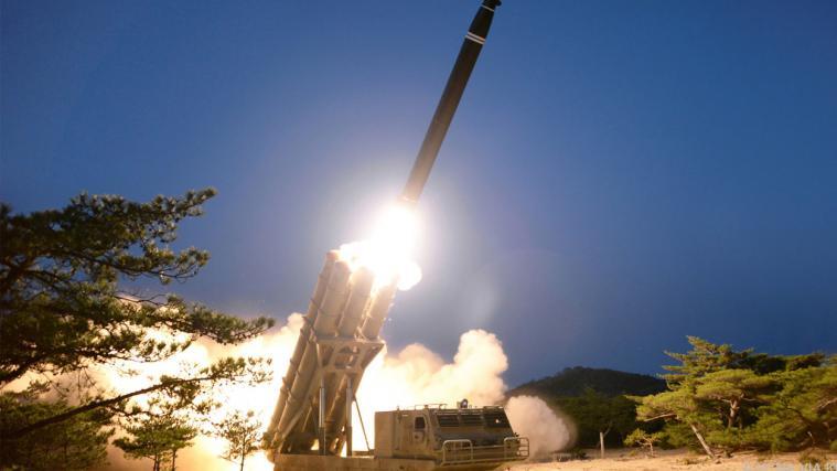 Nordkorea hat bei seinem Raketentest am Sonntag nach Darstellung der Militärs einen „supergroßen Mehrfach-Raketenwerfer“ eingesetzt.