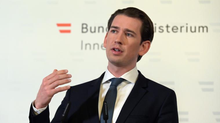 Sebastian Kurz bei einer Pressekonferenz am Freitagabend zum Coronavirus.