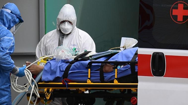 Vor allem im Infektions-Hotspot in der Lombardei stoßen Ärzte und Sanitäter an ihre Grenzen.