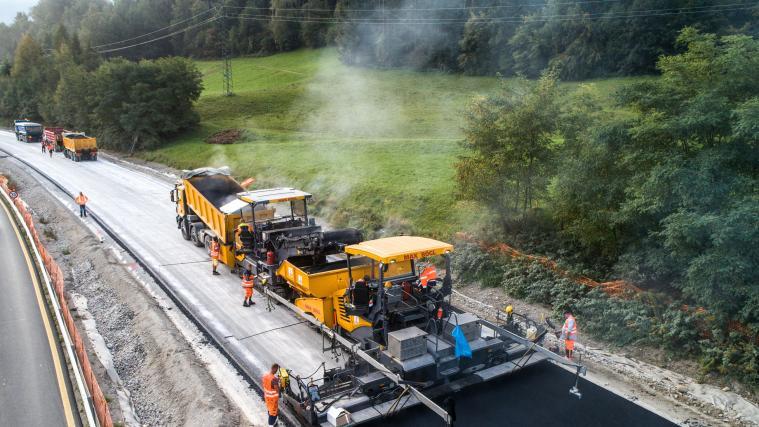 Während landesweit die Baustellen still stehen, laufen die Planungen weiter, damit die verschiedenen Arbeiten nach Lockerung der Vorschriften sofort aufgenommen werden können.