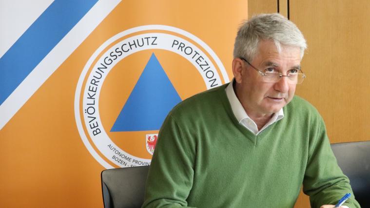 Zusammenarbeit ist wichtig: Der Direktor der Agentur für Bevölkerungsschutz Rudolf Pollinger bei der Videokonferenz mit seinen Amtskollegen in Tirol und im Trentino.