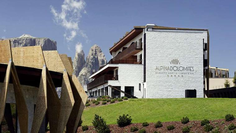 Auf der Seiser Alm hat sich eine Immobiliengesellschaft aus Singapur eingekauft. Im Bild: das Hotel „Alpina Dolomites“.