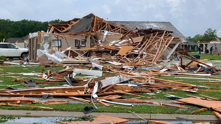 Ein Tornado im US-Bundesstaat Mississippi hat 11 Menschen getötet und schwere Schäden angerichtet.