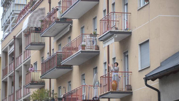 Besonders Nachbarn und Familienmitglieder sind herzlich eingeladen, in den Chor mit einzustimmen und die Musiker und Sänger tatkräftig zu unterstützen.