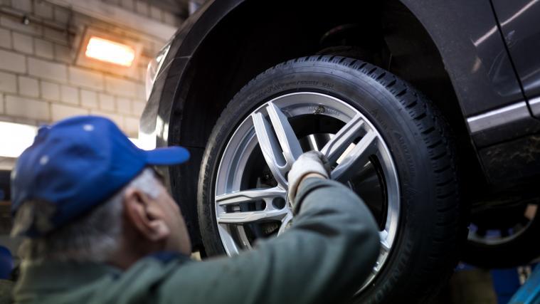 Bis 15. Mai sollen Autofahrer die Möglichkeit haben, ihre Reifen zu wechseln.