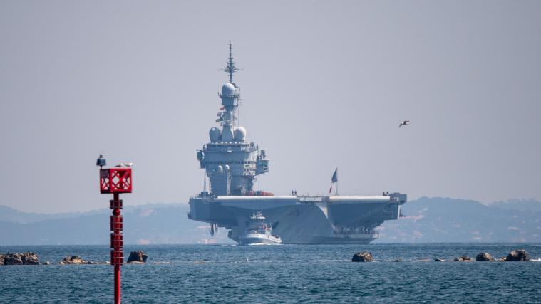 Das riesige Kriegsschiff war Ostersonntag im südfranzösischen Hafen Toulon eingelaufen.