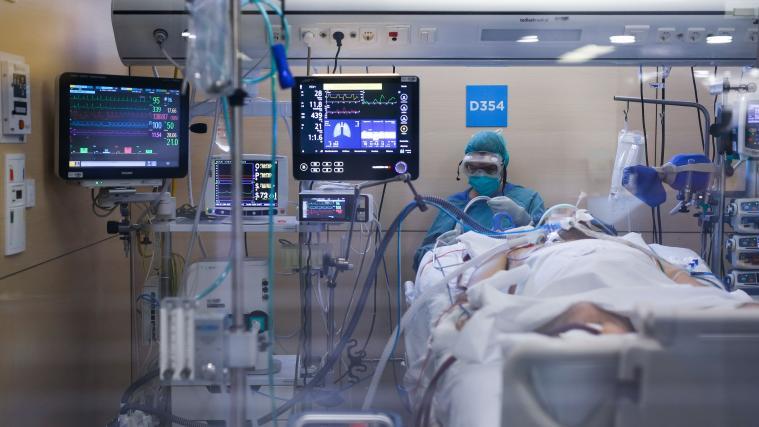 Das spanische gesundheitswesen stößt an seine Grenzen.