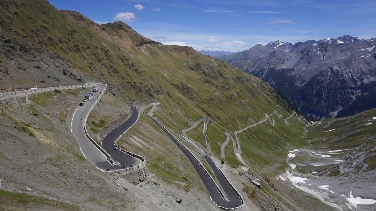 Die Kehren hinauf auf den Stilfser-Joch-Pass sind weitum bekannt.