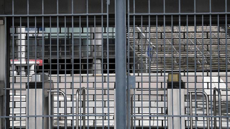 Die Stadiontore werden für Fans wohl noch lange geschlossen bleiben.