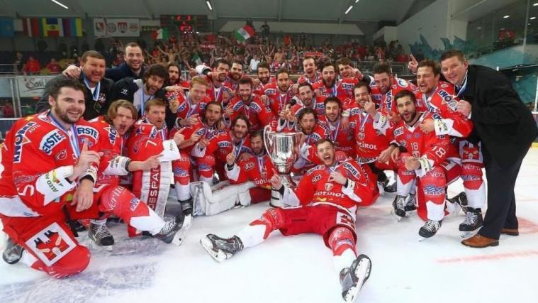 Ein Bild für die Ewigkeit: Der HC Bozen holt 2014 als Liganeuling die EBEL-Trophäe.