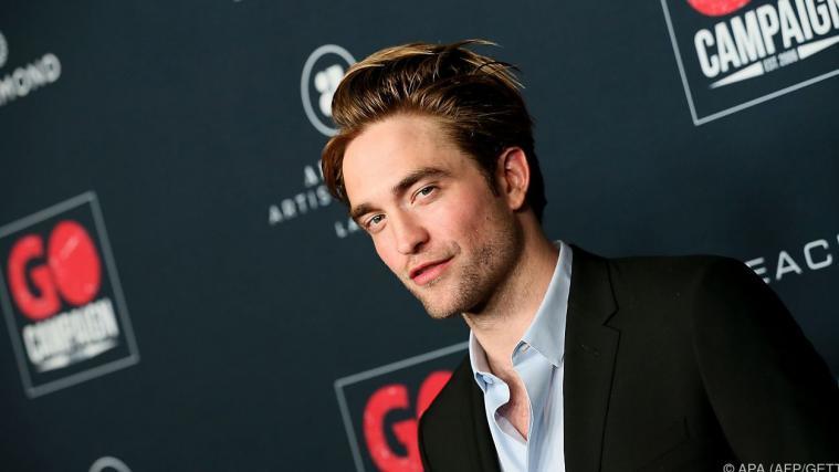 Fans bekommen Robert Pattinson wohl erst im Oktober 2021 als Batman zu sehen.