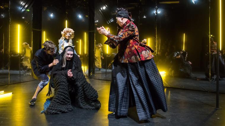 Kein Theater in Tschechien: Karten kaufen aus Solidarität.