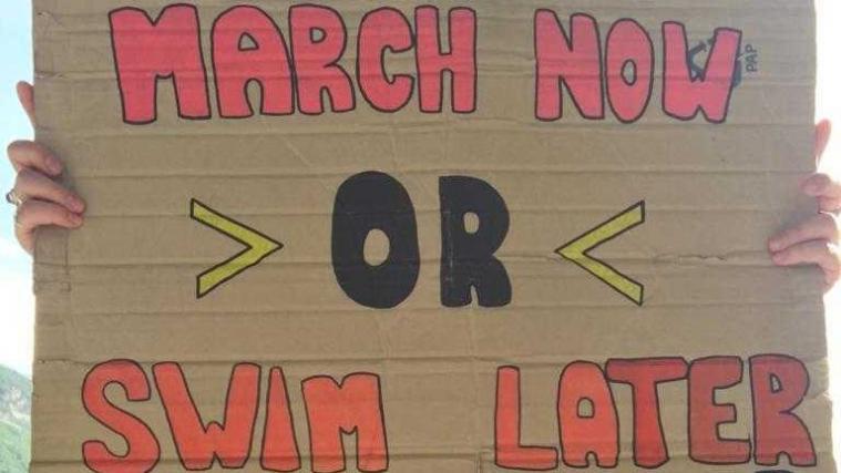 Klimaprotest am Balkon: „Jetzt marschieren oder später schwimmen“