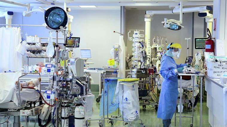 Krankenhaus „Papa Giovanni XXIII“ war zeitweise überfüllt.