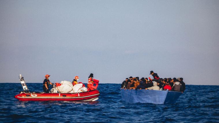 Seenot-Retter haben im Mittelmeer 150 Migranten aufgegriffen.