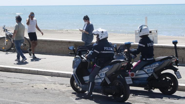 Auch in Phase 2 wird kontrolliert, wie hier am Strand von Ostia.