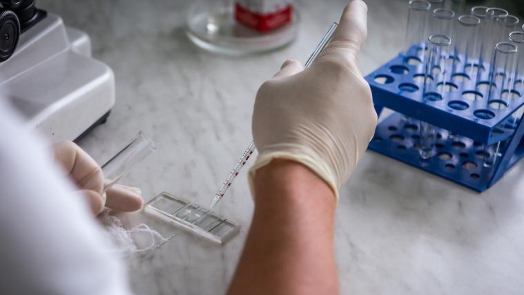 Bisher wurden Abstriche von 21.572 Personen entnommen.