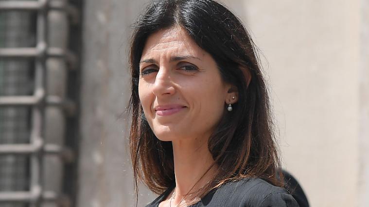 „Das Virus ist noch nicht besiegt und wir müssen weiterhin auf der Hut sein“, sagt Roms Bürgermeisterin Virginia Raggi.