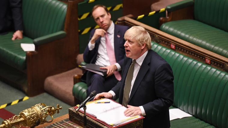 Der britische Gesundheitsminister Matt Hancock (im Bild hinter Premierminister Boris Johnson) war wegen des Geständnisses und des Rücktritts des Regierungsberaters Neil Ferguson sprachlos.