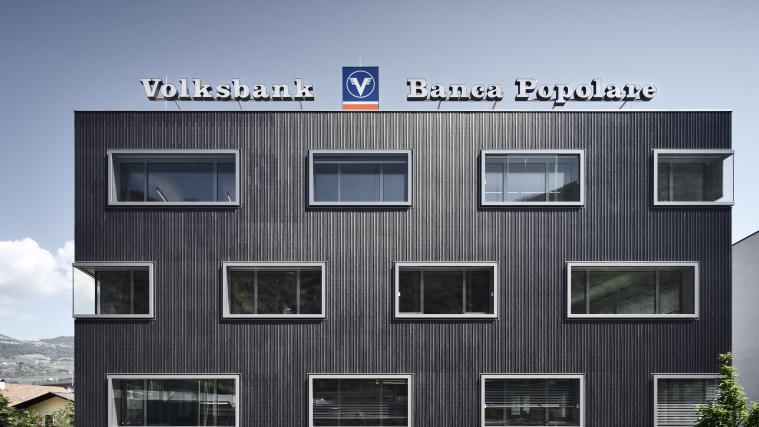 Der Hauptsitz der Volksbank in Bozen.