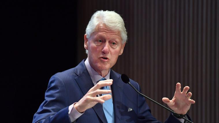 Der Kriminalroman von Bill Clinton (im Bild) und Autor James Patterson soll im Juni des nächsten Jahres erscheinen.