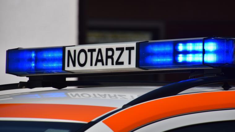 Der Notarzt versorgte den Patienten an Ort und Stelle.