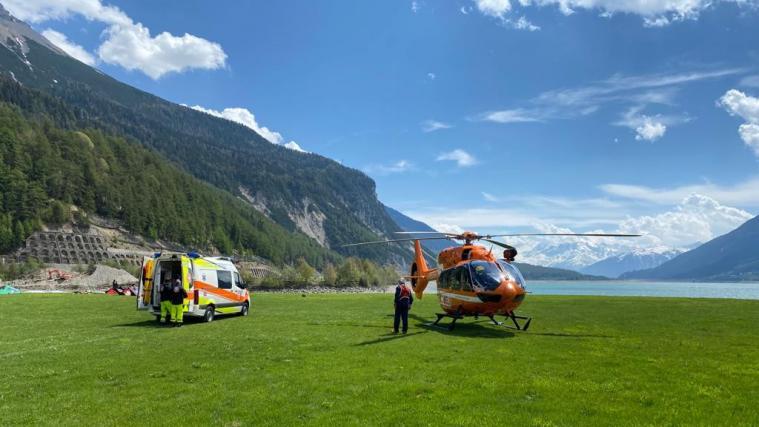 Der Patient wurde mit dem Rettungshubschrauber Pelikan 1 nach Bozen geflogen.