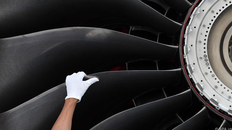 Der Triebwerksbauer Rolls-Royce muss den Rotstift ansetzen.