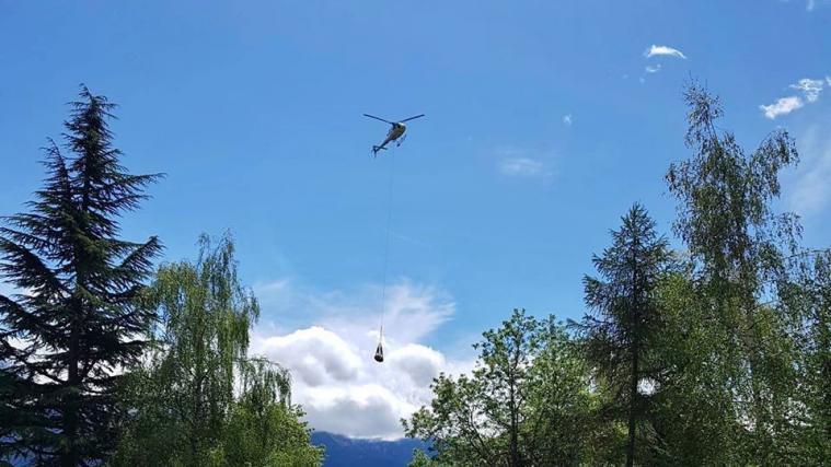 Die toten Pferde wurden mit einem Helikopter geborgen.